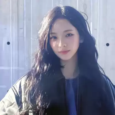 钟由希